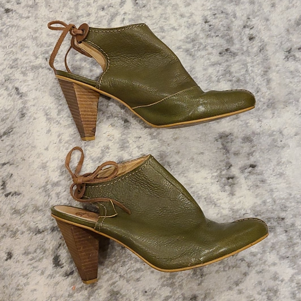 Fly London green & wood leather heels